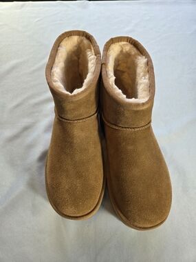 Women’s UGG Classic Ultra Mini Platform Boots Chestnut Suede Size 9